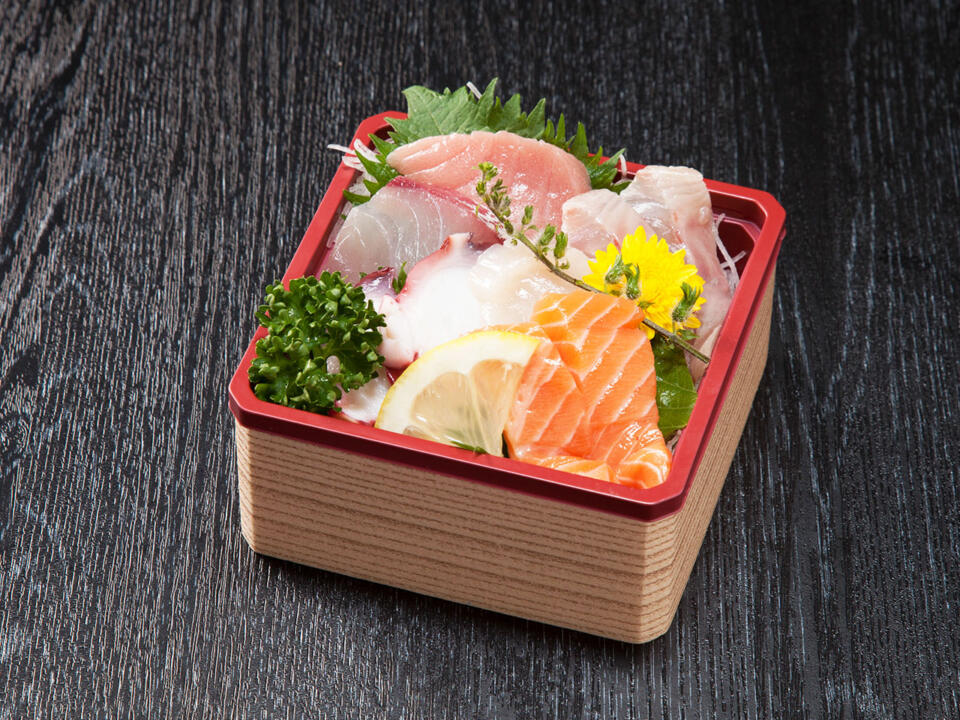 赤飯 赤麻婆＆チャーハン（594円）」 2025年1月14日発売